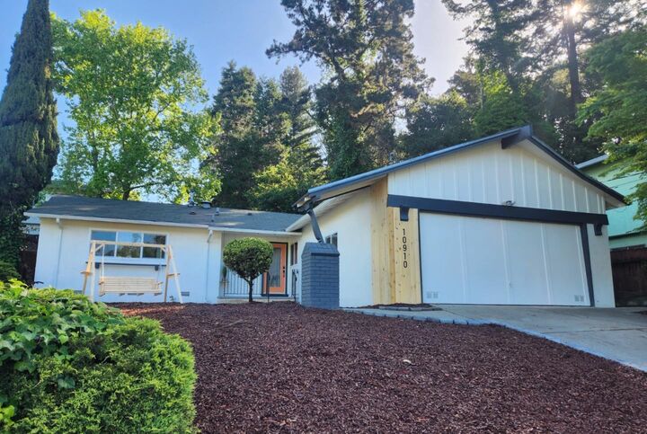 Property Photo: 10910 Glen Artney Street CA 94605