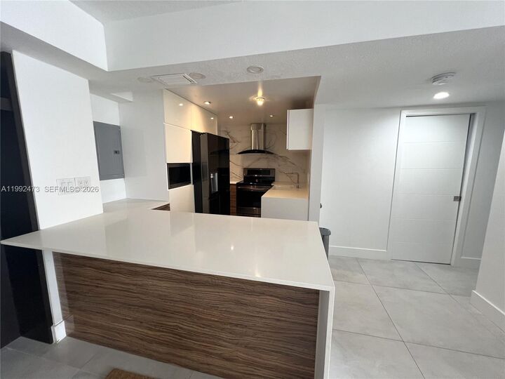 Property Photo:  2333 Brickell Ave 2310  FL 33129 