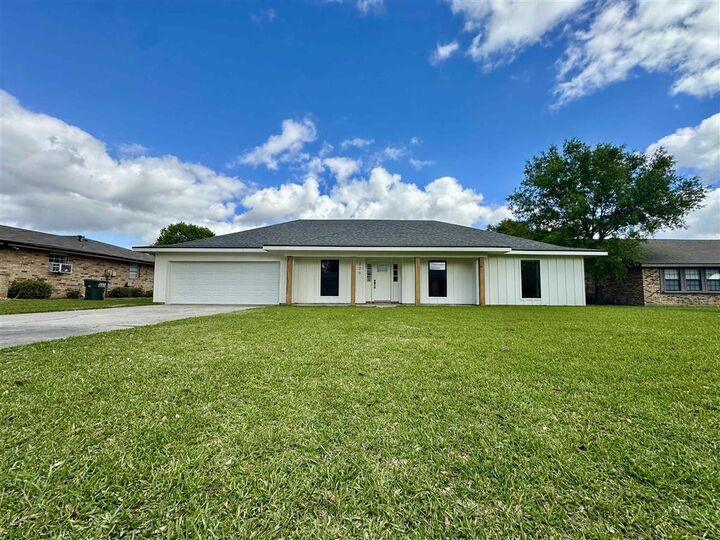 Property Photo:  326 Vanessa Avenue  LA 70605 