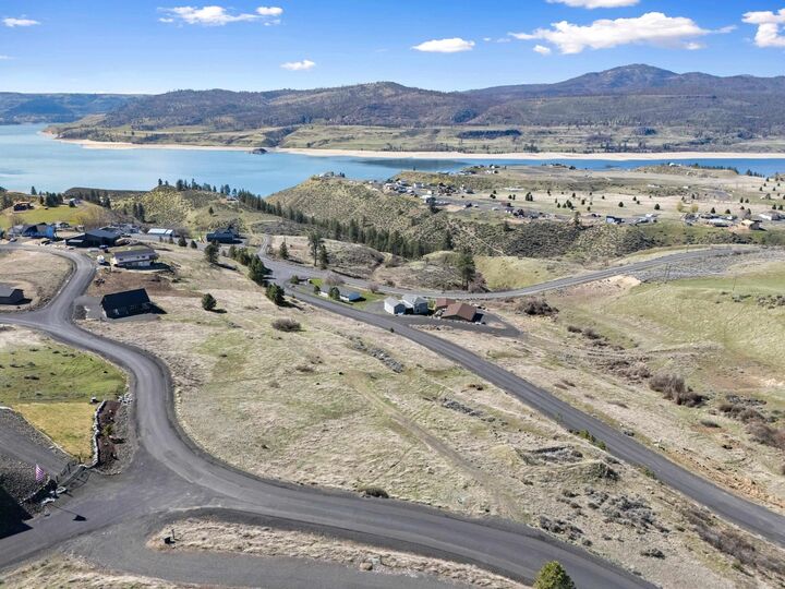 Property Photo:  41025-41035 Scenic Dr. N  WA 99122 