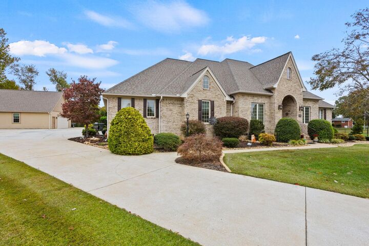 Property Photo: 409 Wickham Way SC 29316