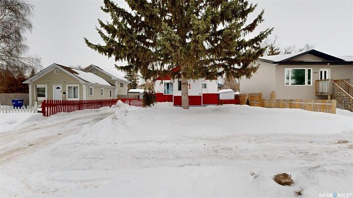 Property Photo:  1603 13th Street W  SK S6V 3J9 