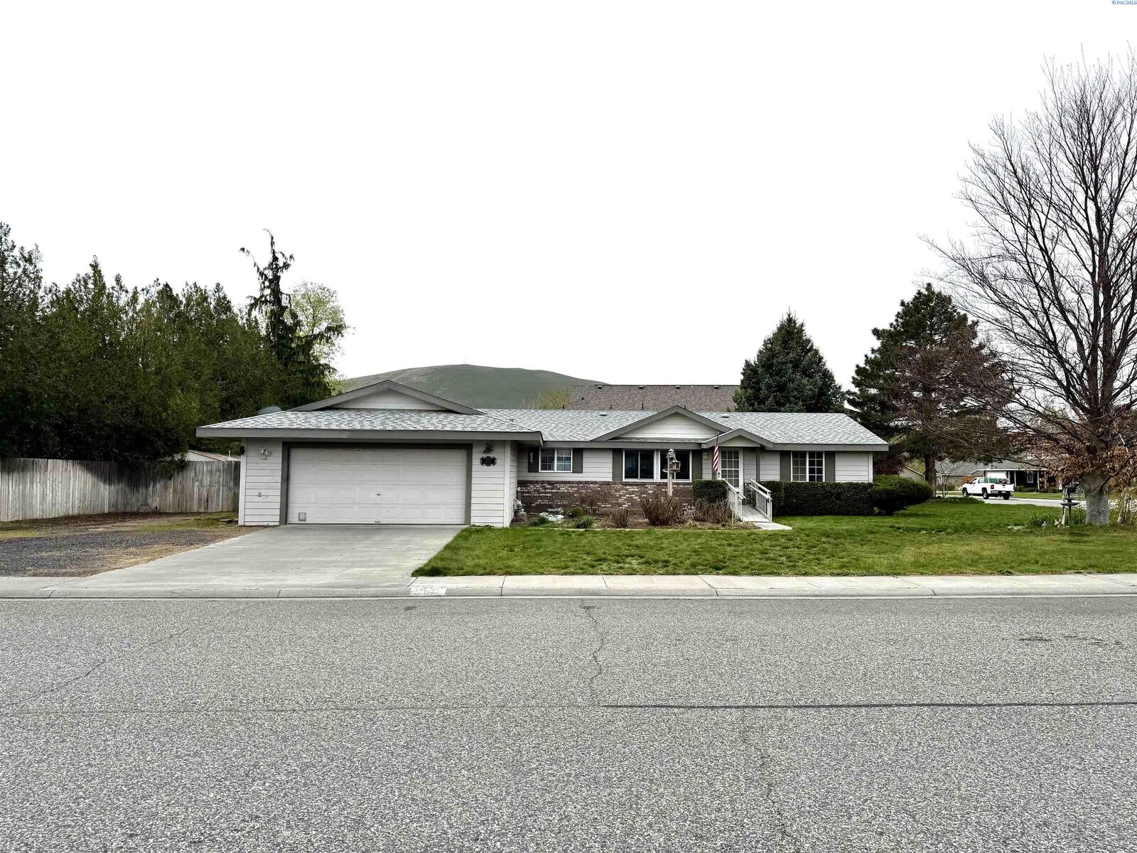 Property Photo:  2797 Chicory Dr  WA 99353 