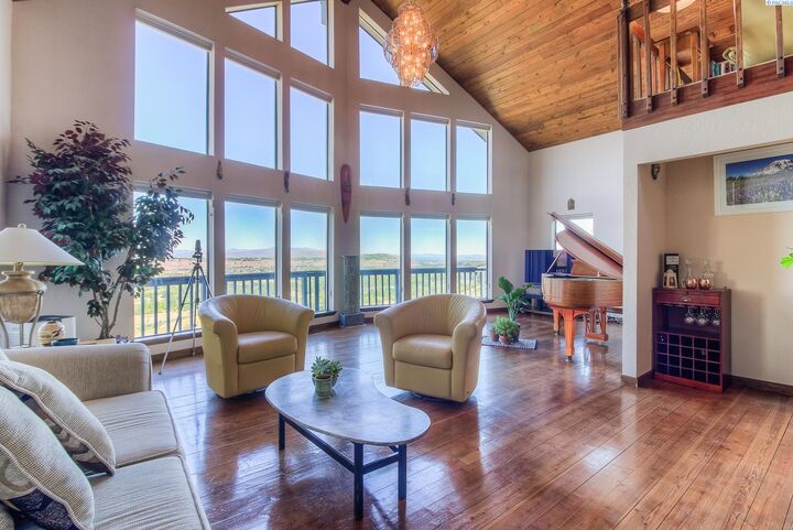 Property Photo:  541 Basalt Springs Way  WA 98937 