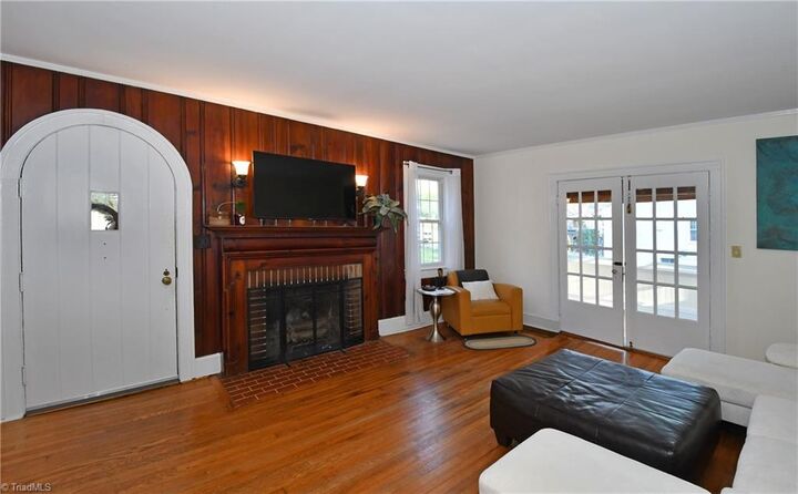 Property Photo: 122 Linbrook Drive NC 27106