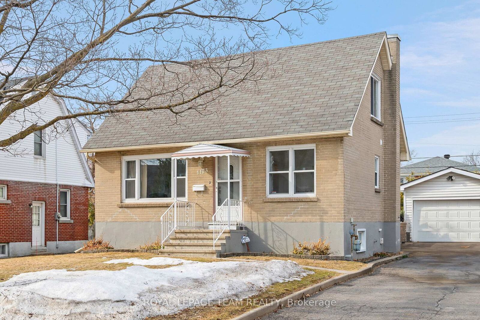 Property Photo: 1123 Secord Avenue ON K1H 8C9