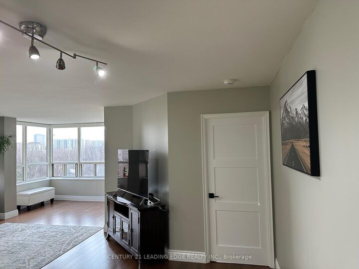 Property Photo:  195 Wynford Drive 802  ON M3C 3P3 