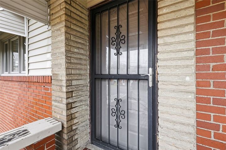 Property Photo: 1013 El Rancho Dr PA 15220