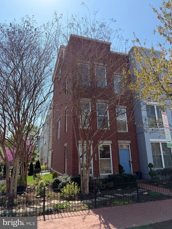 Property Photo:  423 L Street SE  DC 20003 