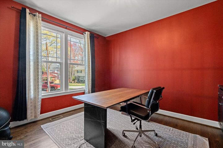 Property Photo: 8112 Wingfield Place VA 22308