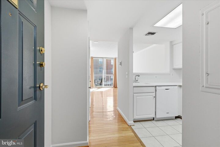 Property Photo: 3830 N 9th Street N 508E VA 22203