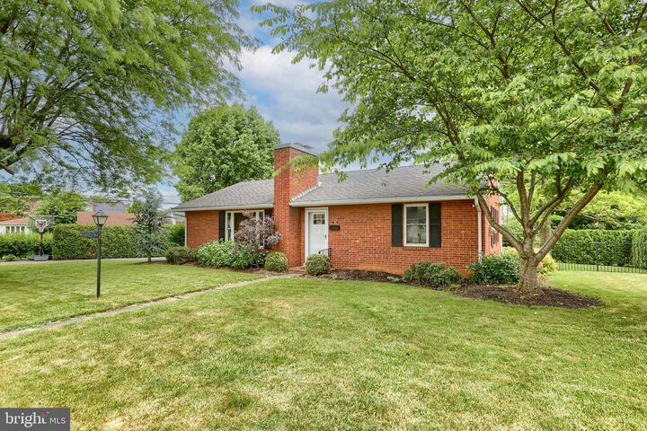 Property Photo: 702 S 1st Avenue PA 17042