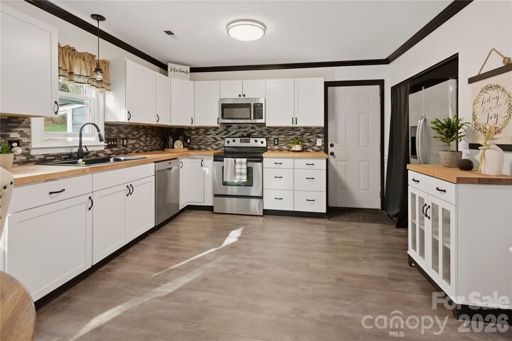 Property Photo: 3616 Fair Oaks Place NW NC 28027