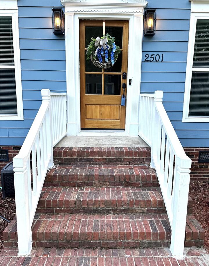 Property Photo:  2501 Olde Whitehall Road  NC 28273 