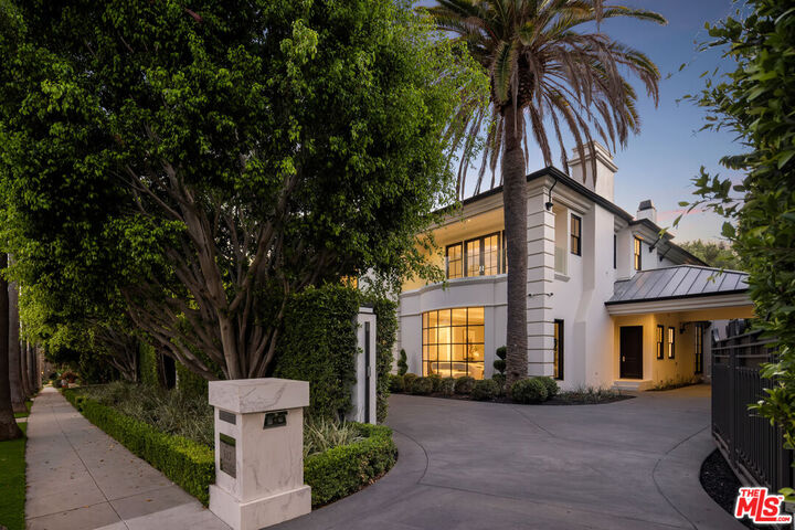Property Photo: 917 N Crescent Dr CA 90210