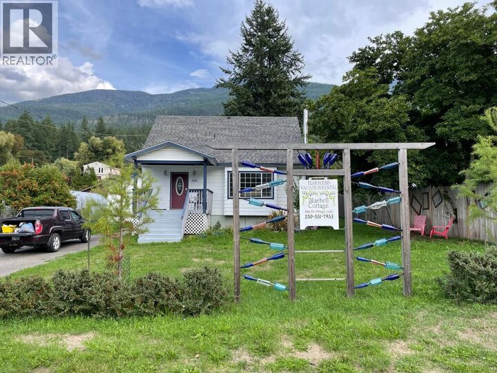 Property Photo: 1526 Eastman Avenue BC V0B 2B0