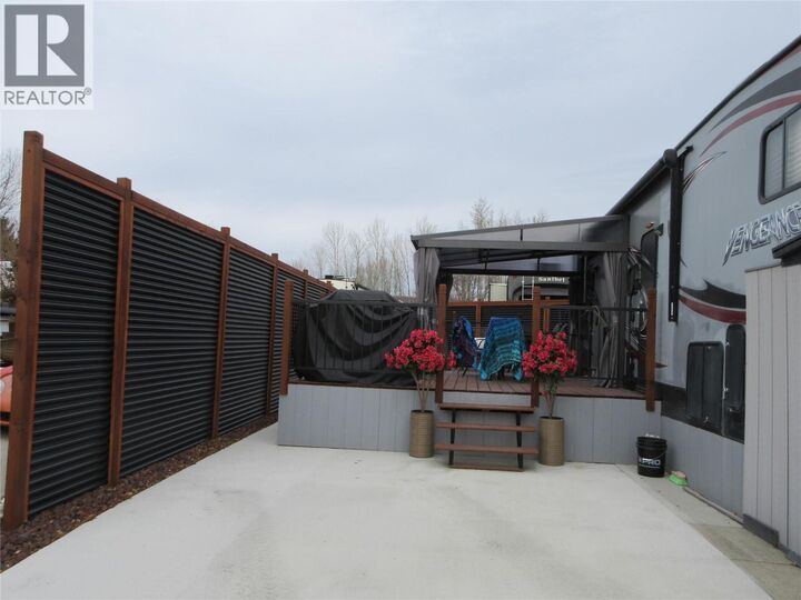 Property Photo: 415 Commonwealth Road 203 BC V4V 1P4