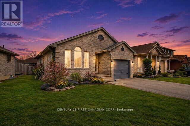 Property Photo: 17 Cottonwood Drive ON N5P 4M3