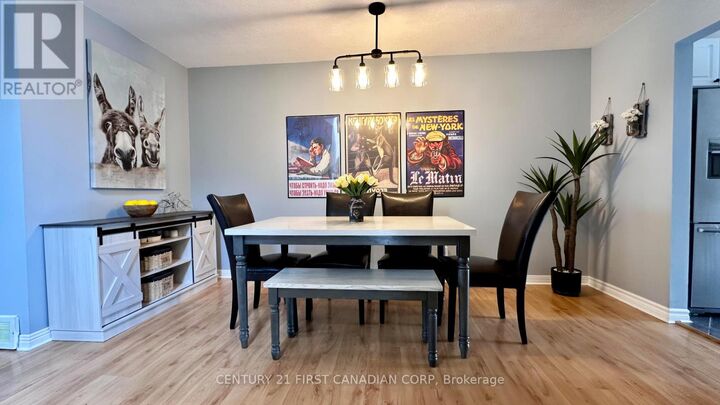 Photo de la propriété:  15 Chancton Crescent  ON N6E 2Y5 