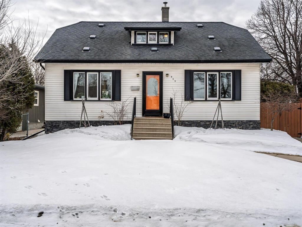 Property Photo: 948 Merriam Boulevard MB R3T 0V3