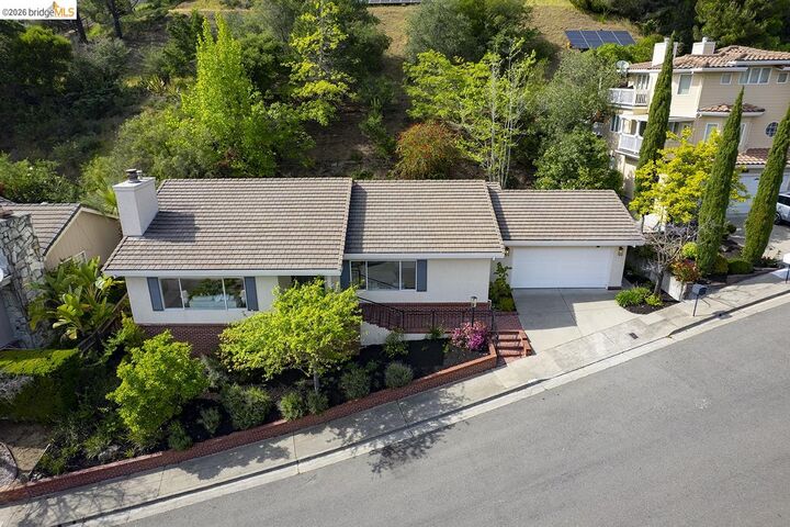 Property Photo:  6109 Fairlane Dr  CA 94611 