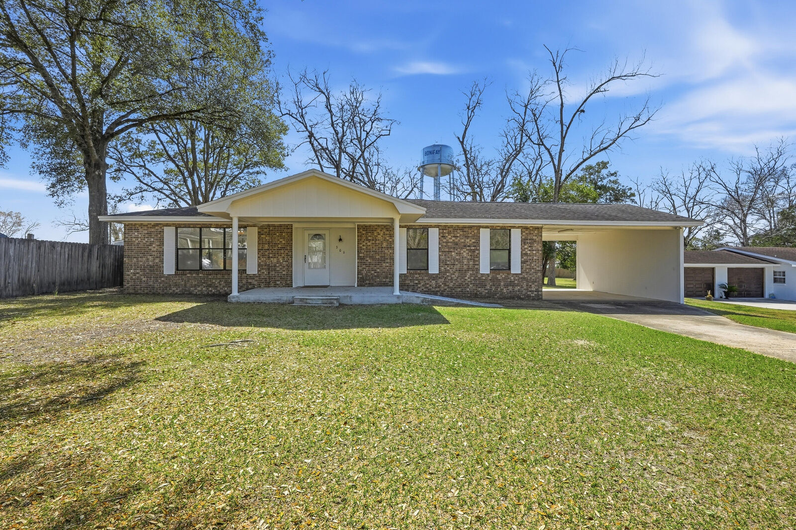 Property Photo:  306 W Kansas Street  FL 32425 