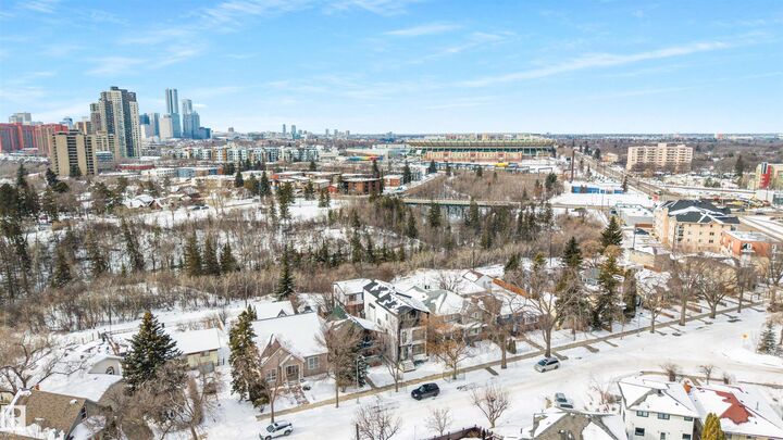 Property Photo: 7927 112S Avenue NW AB T5B 0H6