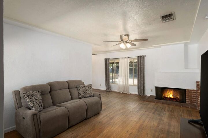Property Photo:  1017 W Vassar Avenue  CA 93705 
