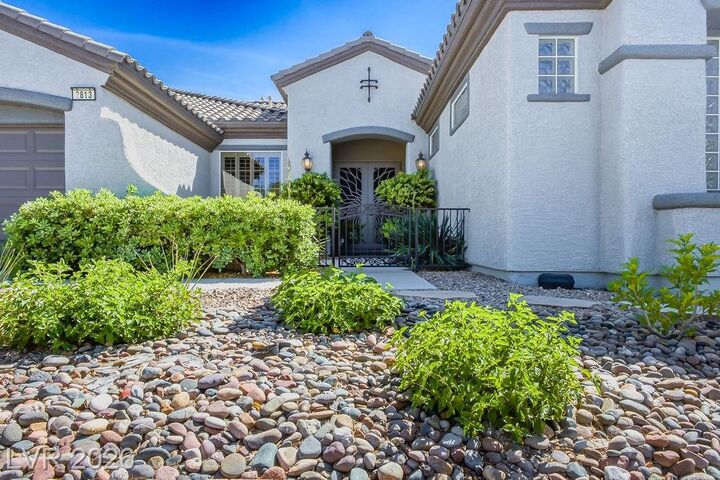 Property Photo:  2813 Winslow Springs Drive  NV 89052 