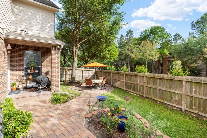 Property Photo: 3 Avenswood Place TX 77382