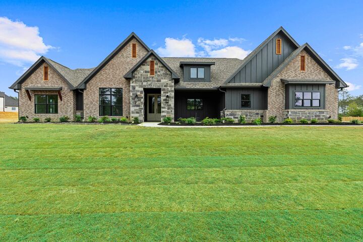 Property Photo:  220 Cottonwood Circle  TX 75605 