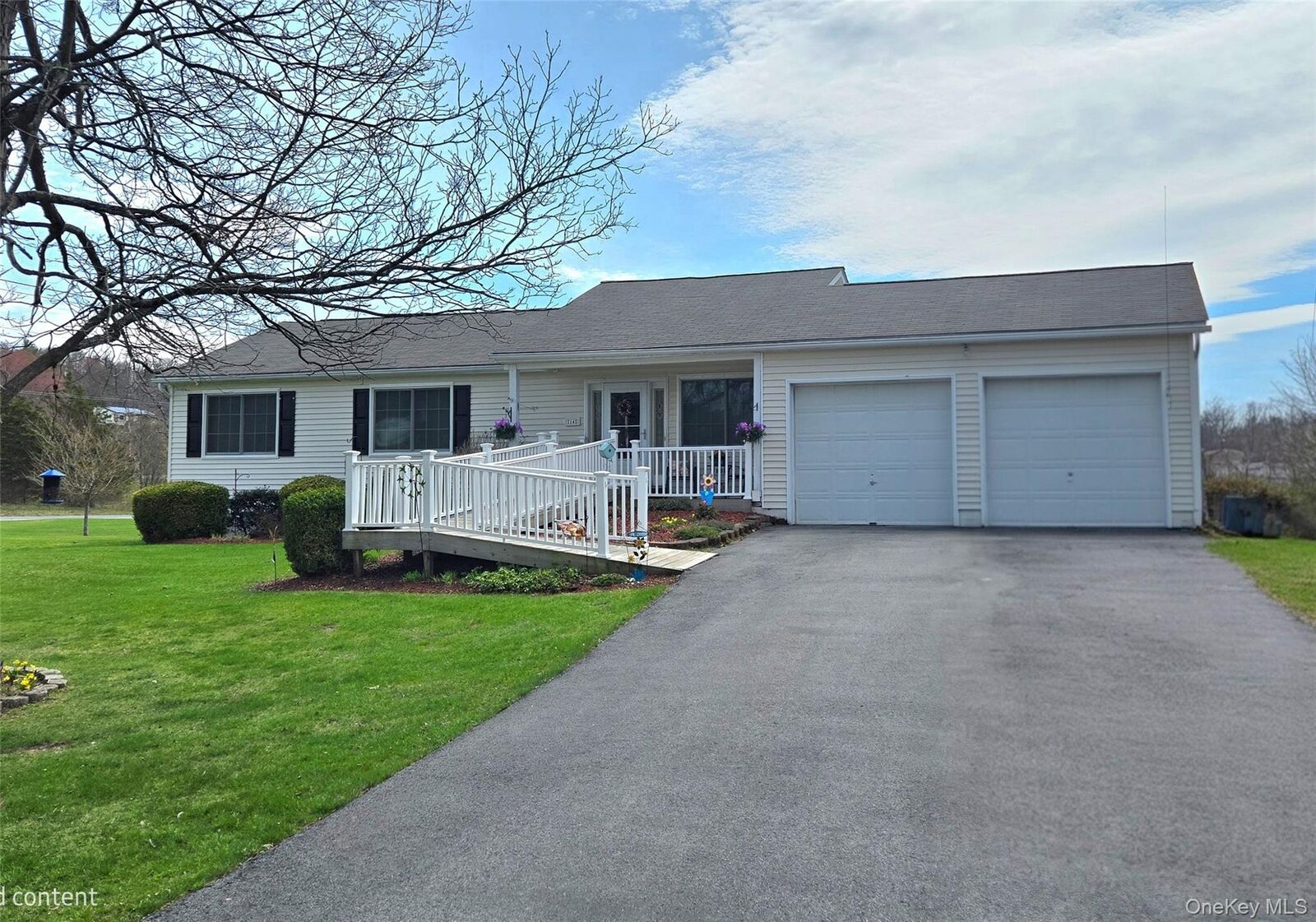 Property Photo:  5 Meadows Court  NY 12580 