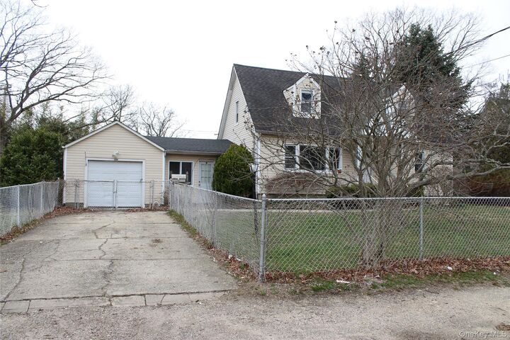 Property Photo:  1354 Manor Lane  NY 11706 