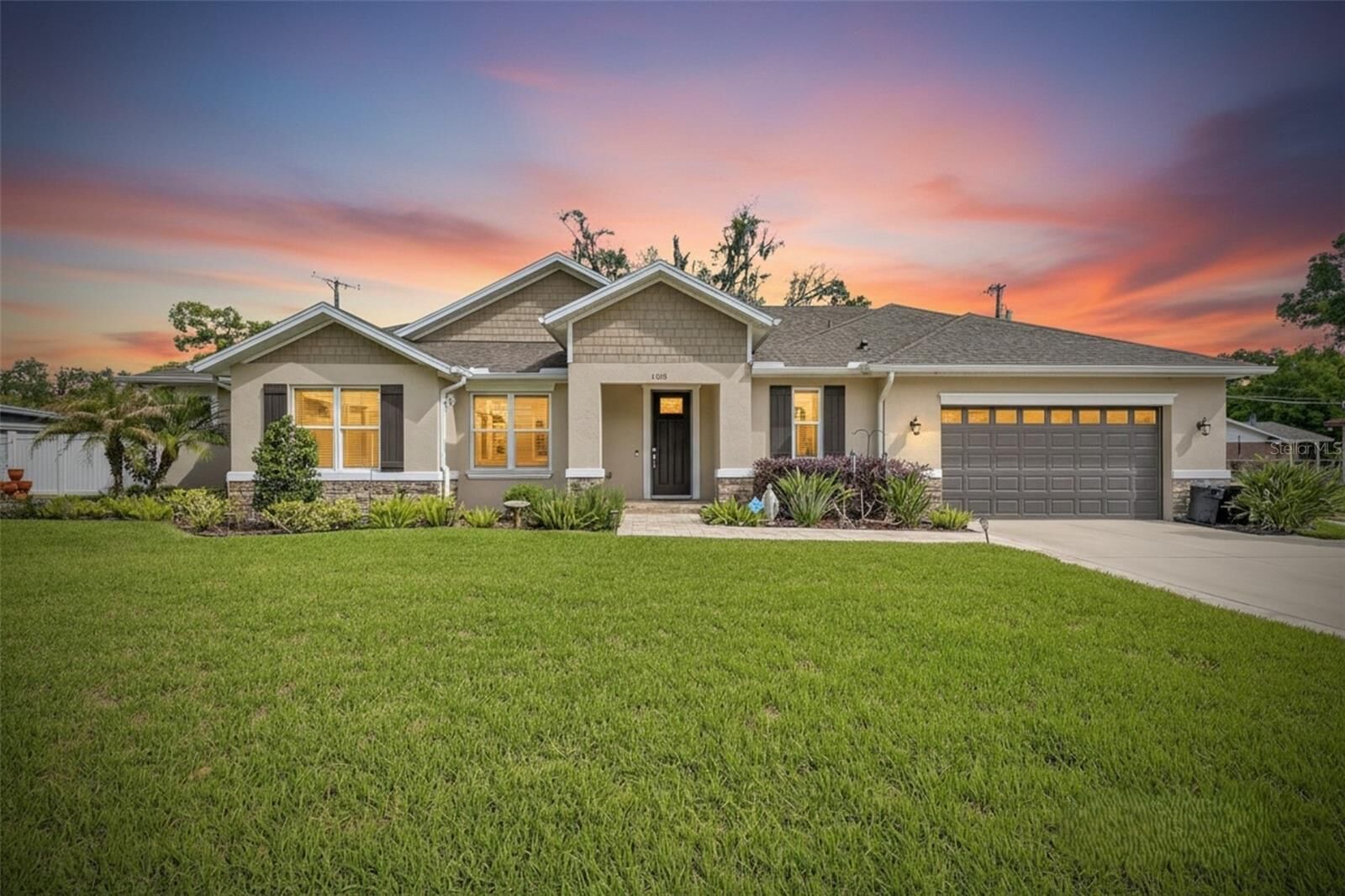 Property Photo:  1008 W River Drive  FL 33617 