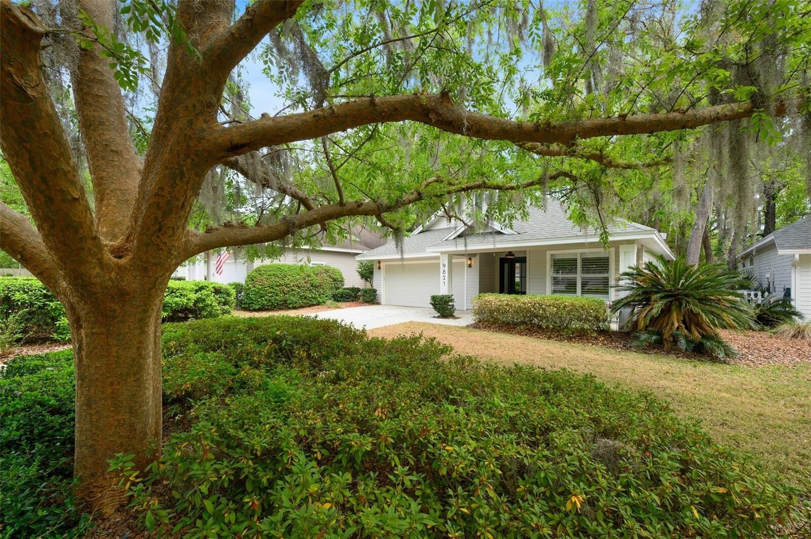 Property Photo:  9821 SW 34th Road  FL 32608 