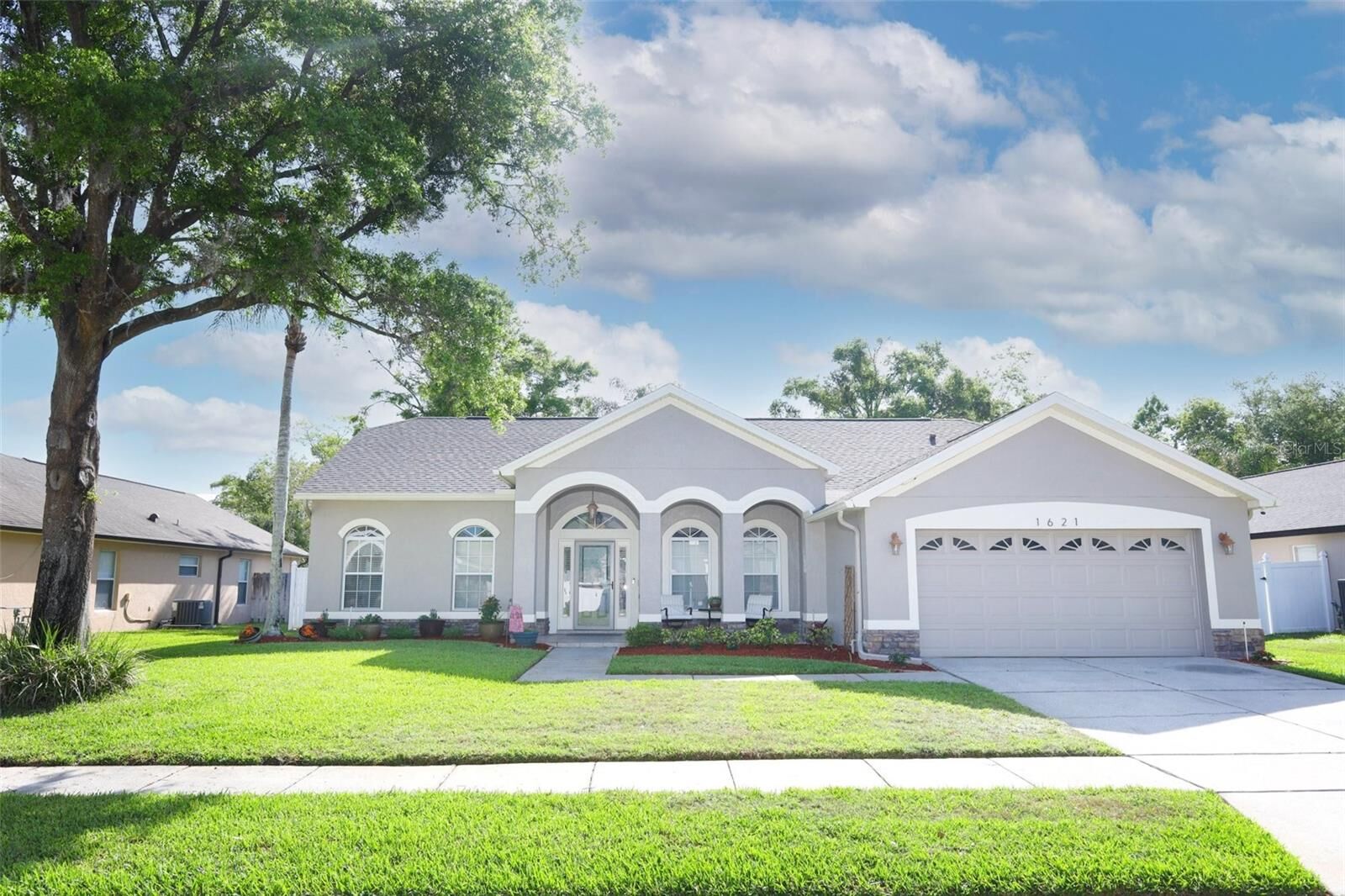 Property Photo:  1621 Parkglen Circle  FL 32712 
