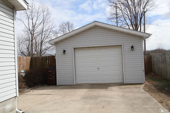 Property Photo:  1720 Hemlock Street  MI 48162 