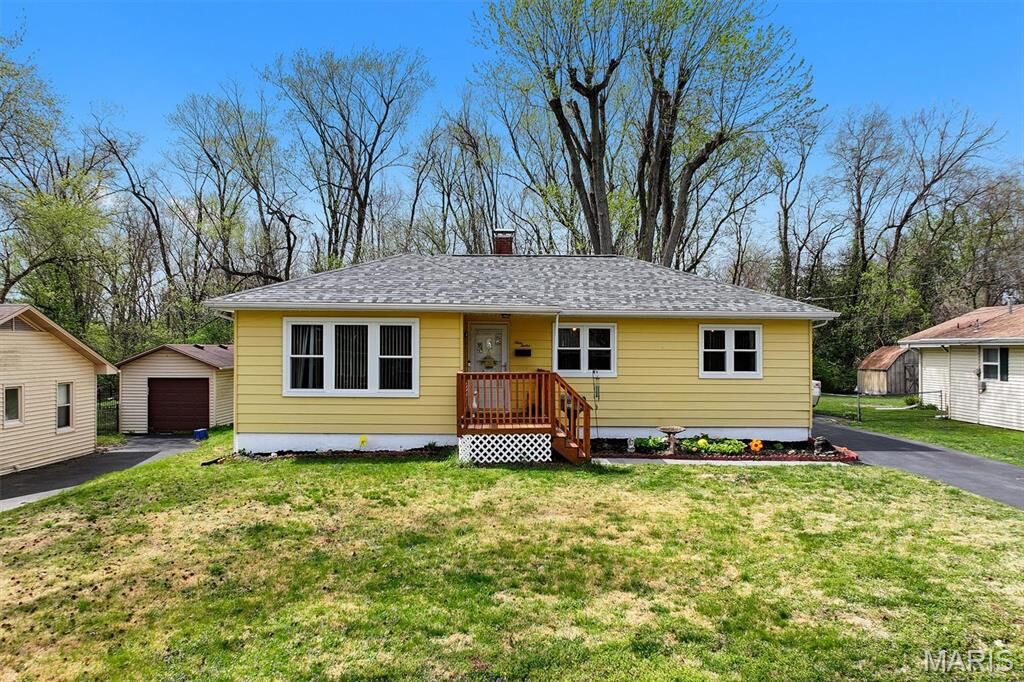 Property Photo:  912 Dina Avenue  IL 62234 