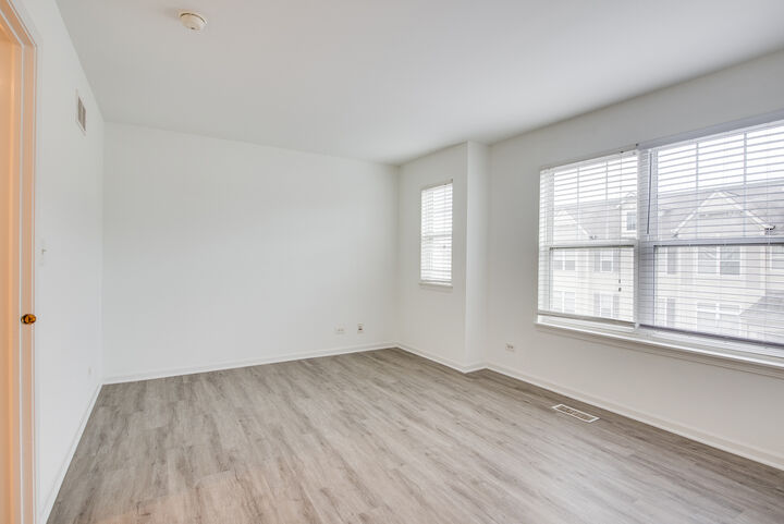 Property Photo:  401 N Commerce Street 401  IL 60504 