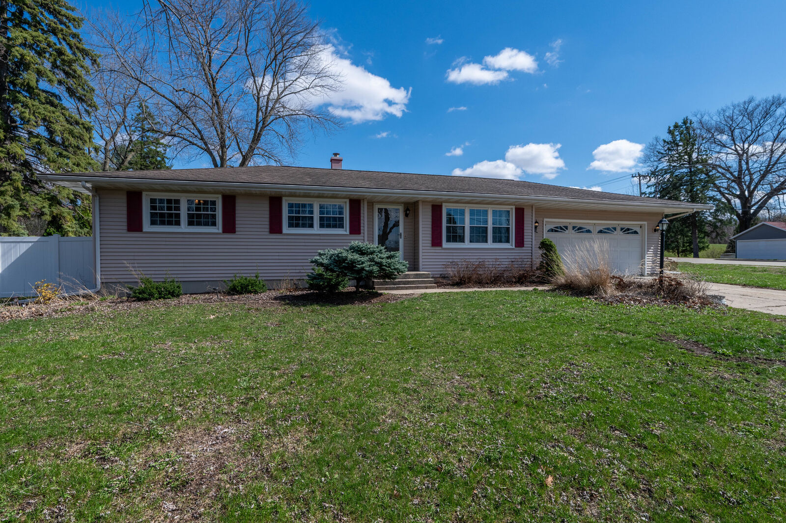 Property Photo: 1018 Tee Street IL 61021