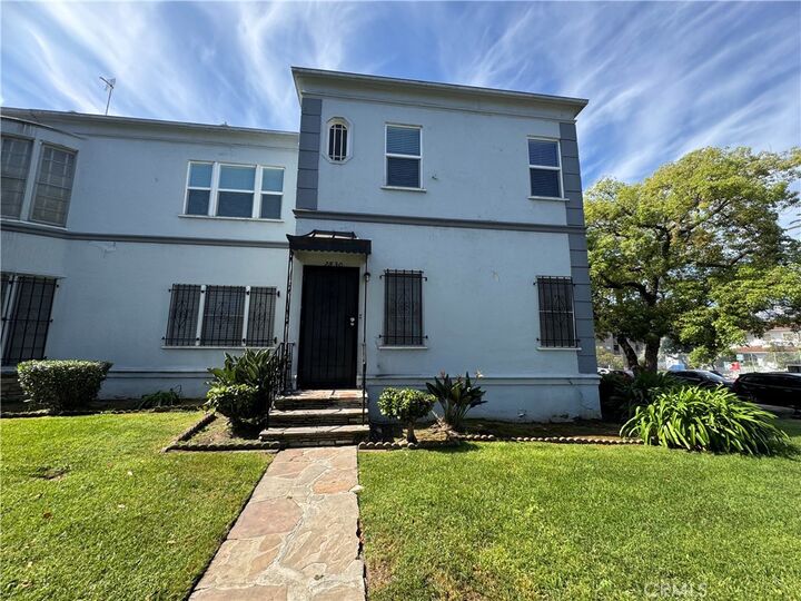 Property Photo:  2830 W 3rd  CA 90057 