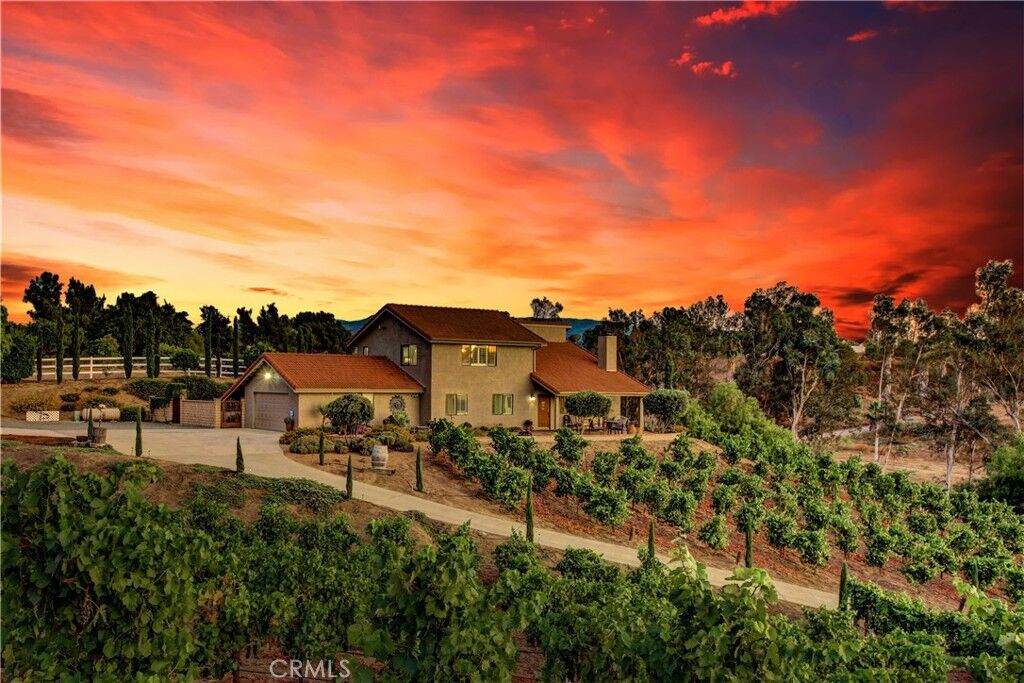 Property Photo:  40995 Via Fernando  CA 92592 