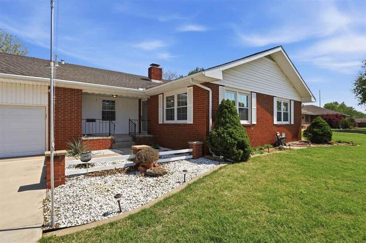 Property Photo:  1905 El Camino  OK 74604 