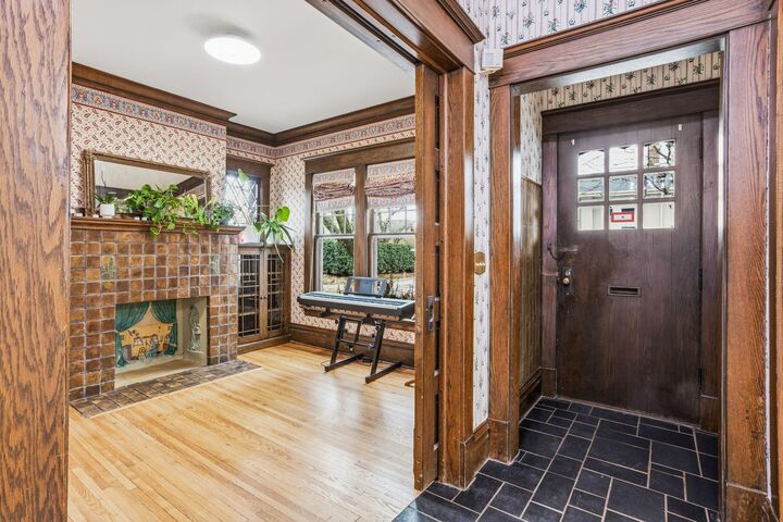 Property Photo:  1470 W 35th Street  MN 55408 