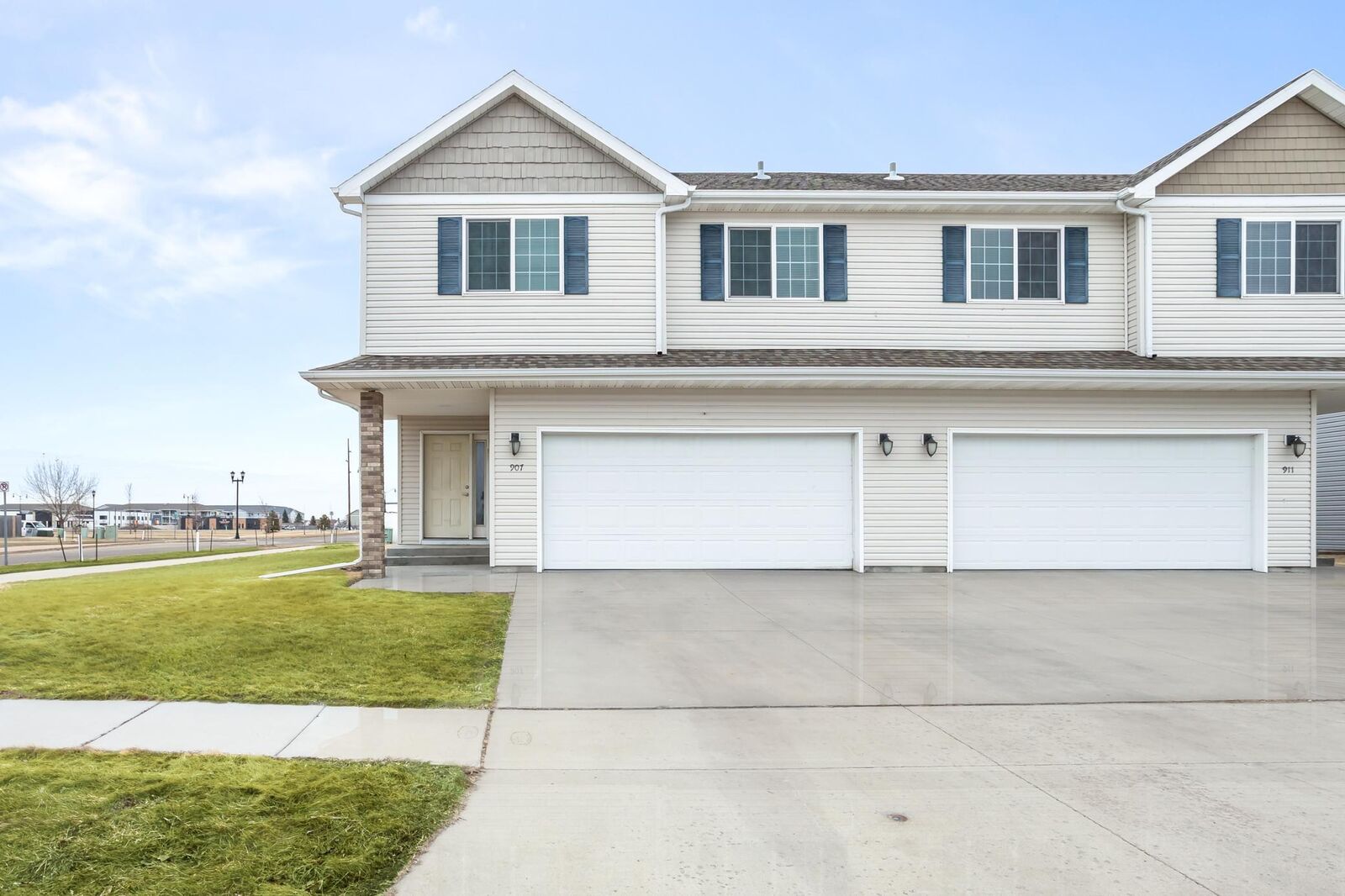 Property Photo:  907 30th Avenue W  ND 58078 
