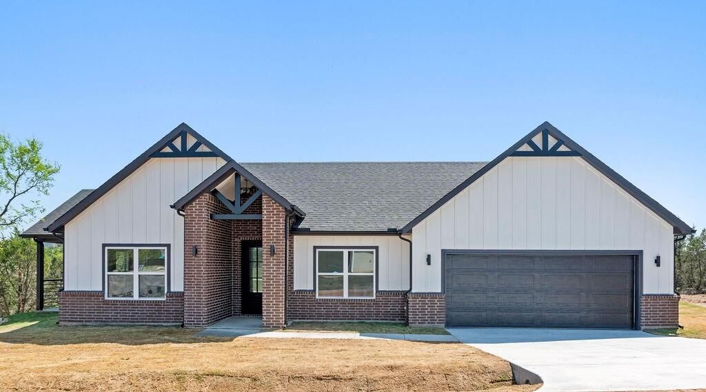Property Photo: 5026 Elizabeth Street TX 76048