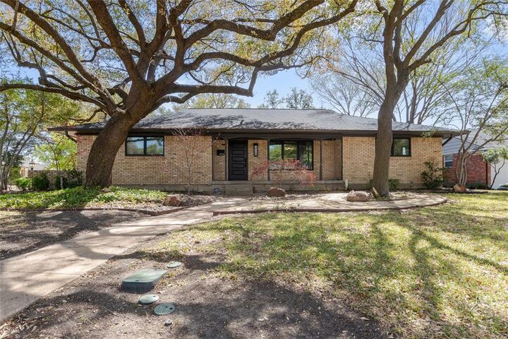 Property Photo: 406 Thompson Drive TX 75080