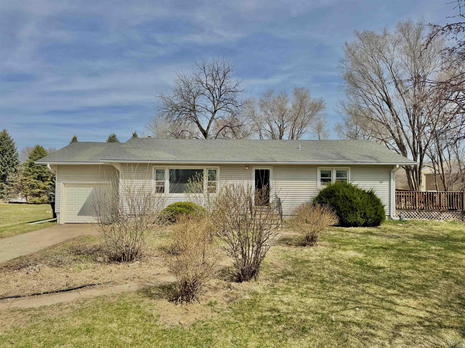 Property Photo: 633 Jackson St IA 51039