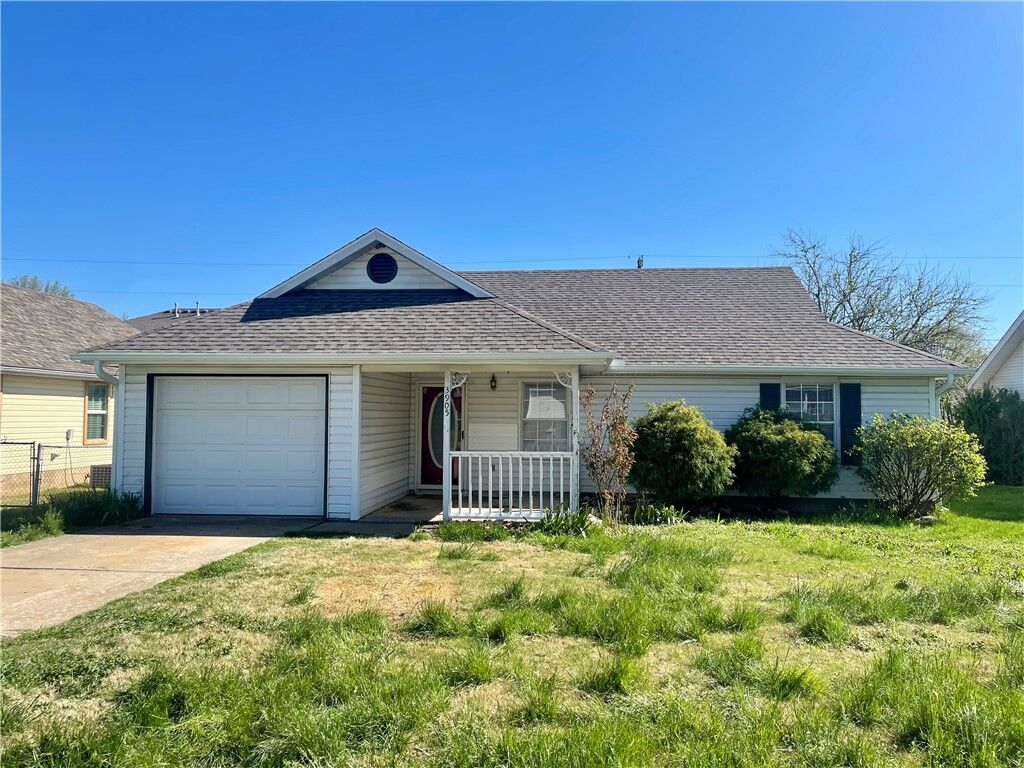 Property Photo:  3905 Philcrest Place  AR 72762 