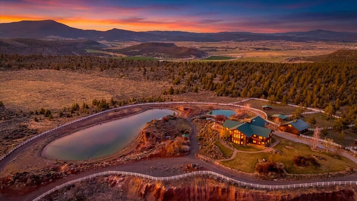 Property Photo: 1299 NW McDaniel Road OR 97753